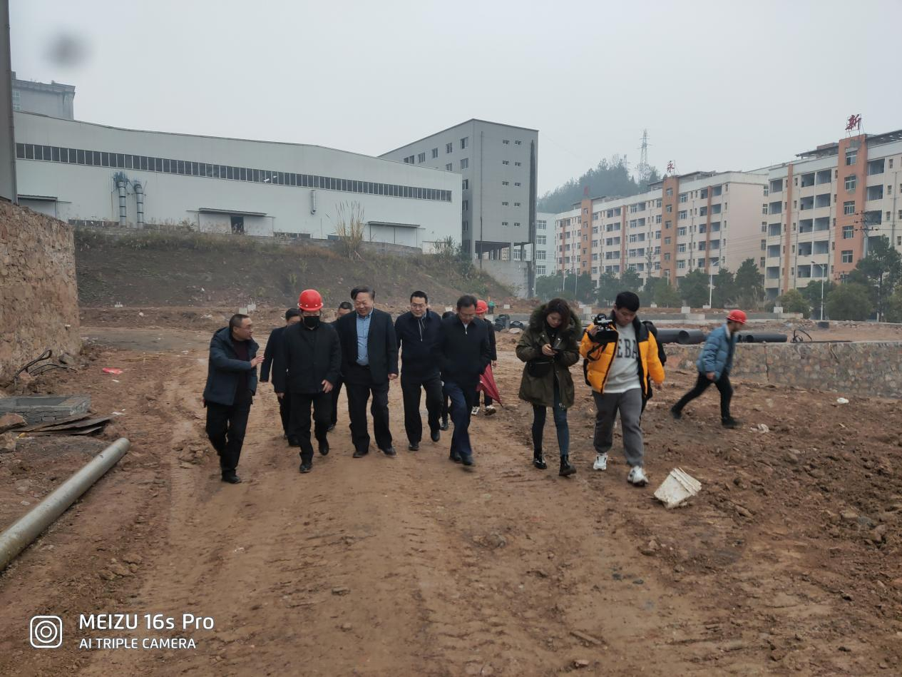 中國工程院院士、國家飼料工程技術(shù)研究中心主任譙仕彥到重慶69調(diào)研指導(dǎo)