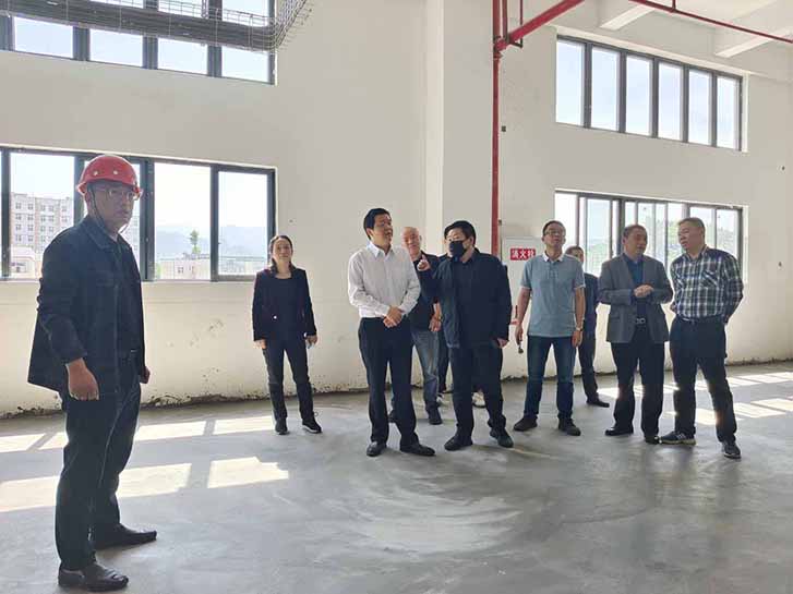 重慶市農(nóng)委畜牧處向品居處長、晏亮副處長、畜牧總站李發(fā)玉研究員等一行到重慶69畜牧調(diào)研指導(dǎo)