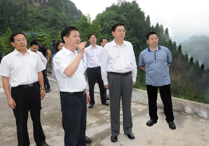 時任國務(wù)院副總理、中共中央政治局委員、重慶市委書記張德江視察重慶69